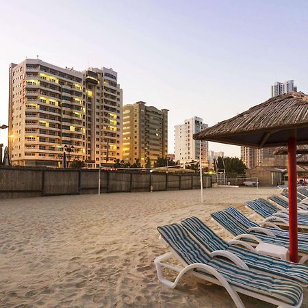 Ramada By Wyndham Beach Hotel Ajman Buitenkant foto