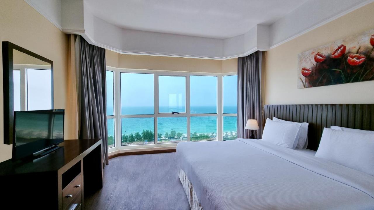 Ramada By Wyndham Beach Hotel Ajman Buitenkant foto