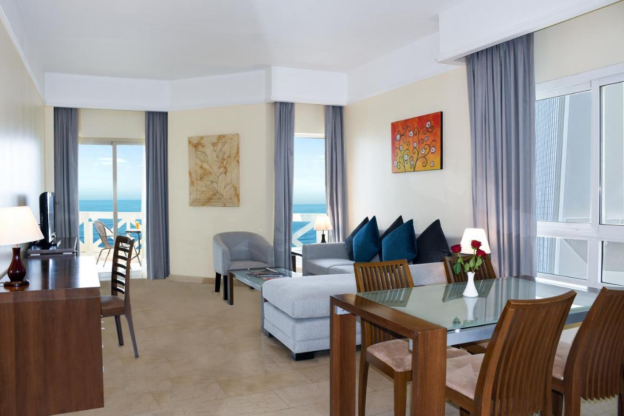 Ramada By Wyndham Beach Hotel Ajman Buitenkant foto