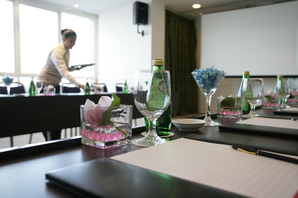 Ramada By Wyndham Beach Hotel Ajman Buitenkant foto