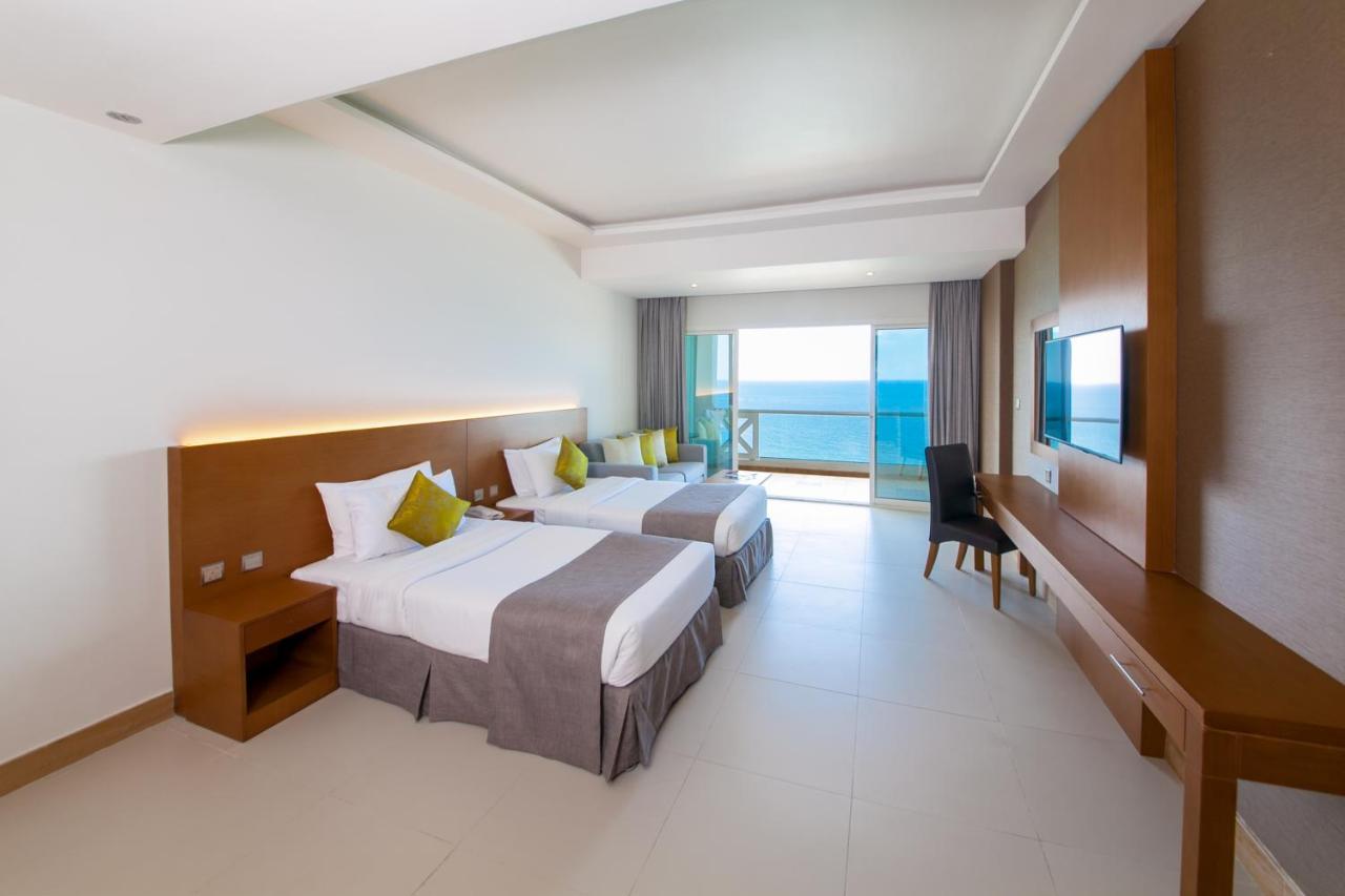 Ramada By Wyndham Beach Hotel Ajman Buitenkant foto