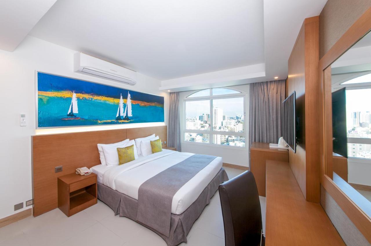 Ramada By Wyndham Beach Hotel Ajman Buitenkant foto