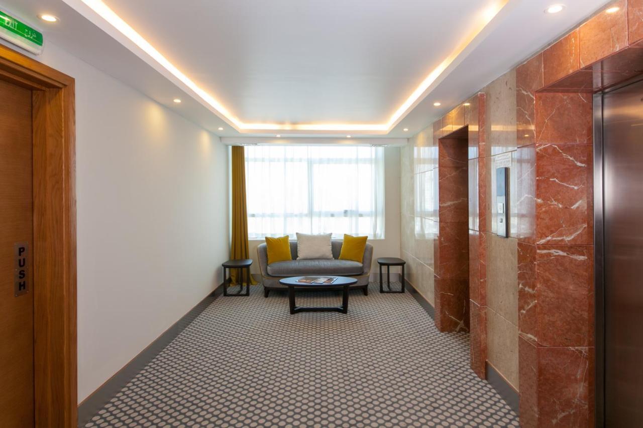 Ramada By Wyndham Beach Hotel Ajman Buitenkant foto