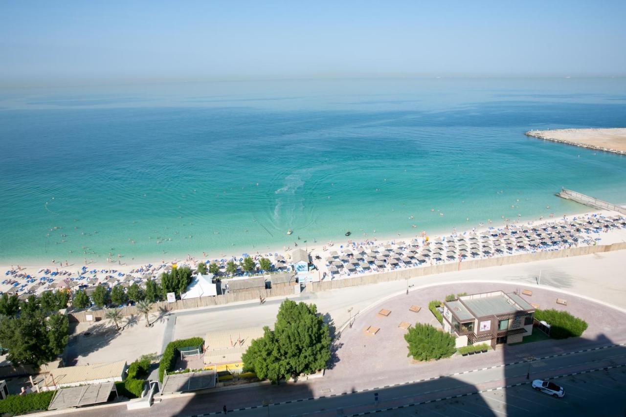 Ramada By Wyndham Beach Hotel Ajman Buitenkant foto